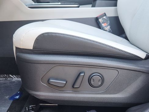 New 2026 Kia Sportage EX FWD image 21