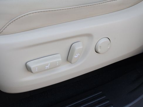 Used 2023 Lexus GX 460 Premium w/ Accessory Package AWD/4WD image 33