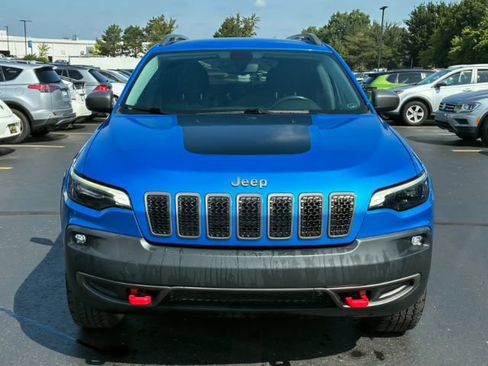Used 2019 Jeep Cherokee Trailhawk w/ Cold Weather Group AWD/4WD image 2