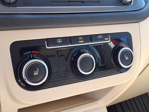 Used 2012 Volkswagen Tiguan S image 9