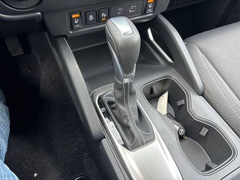 Used 2025 Nissan Frontier SV w/ SV Convenience Package image 34