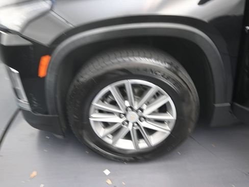 Used 2023 Chevrolet Traverse LT FWD image 11