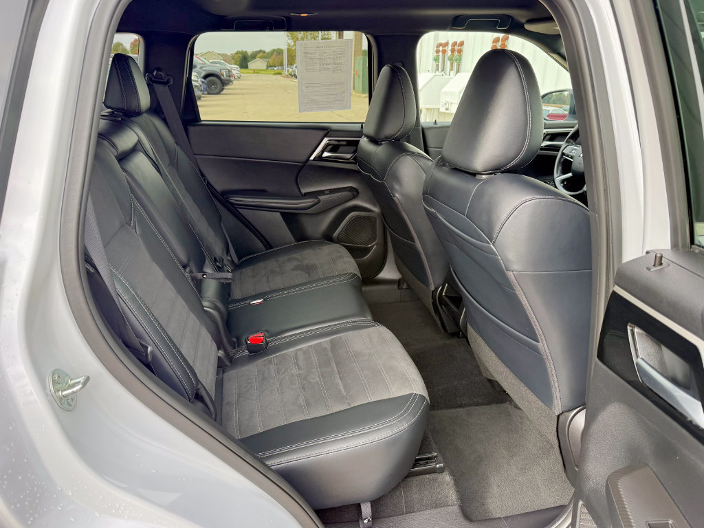 Used 2024 Mitsubishi Outlander SE Black Edition AWD/4WD image 21