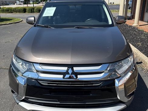 Used 2016 Mitsubishi Outlander SEL FWD image 2