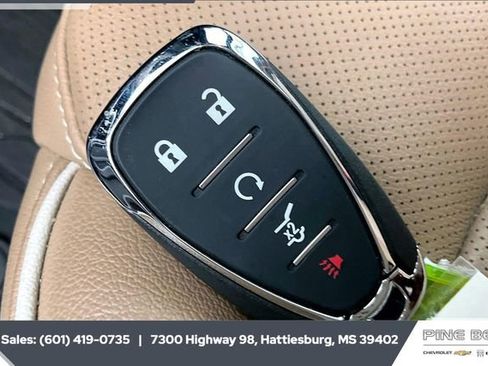 Used 2023 Chevrolet Traverse Premier image 9