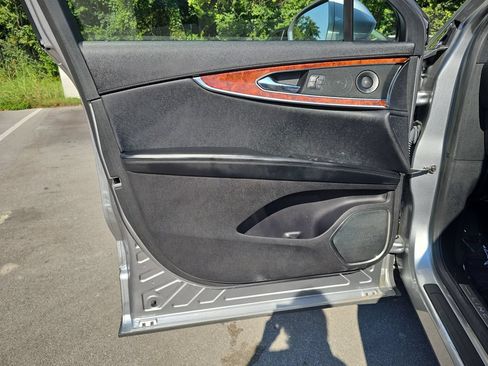 Used 2020 Lincoln Nautilus Reserve AWD/4WD image 12