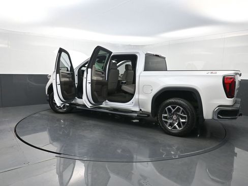 Used 2024 GMC Sierra 1500 SLT image 41