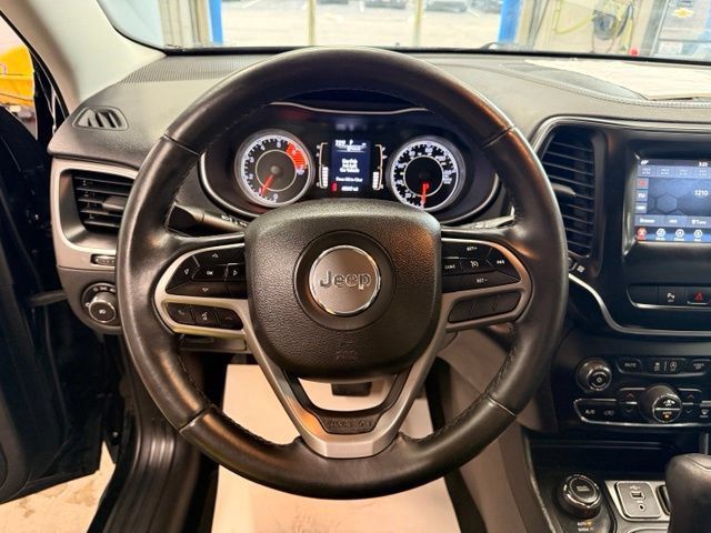 Used 2019 Jeep Cherokee Latitude Plus w/ Comfort/Convenience Group AWD/4WD image 11