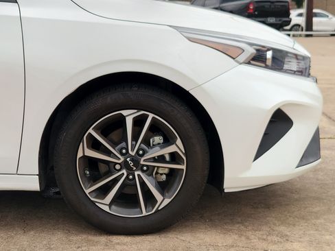 Used 2024 Kia Forte LXS FWD image 9