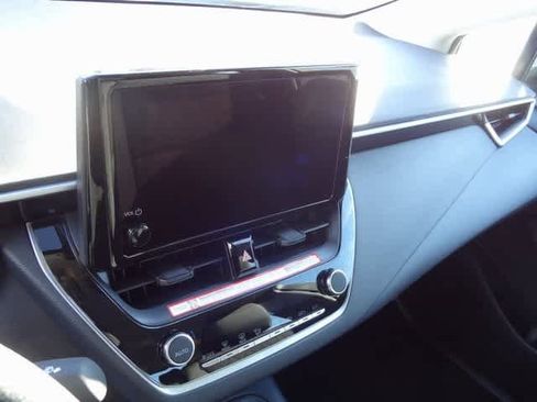 Used 2025 Toyota Corolla LE image 13