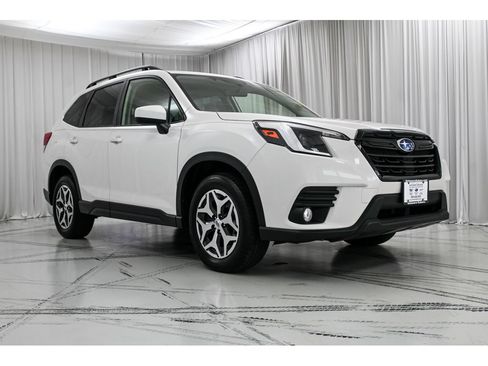 Used 2022 Subaru Forester Premium AWD/4WD image 2