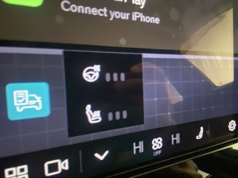 Used 2025 Volvo XC40 B5 Core image 24