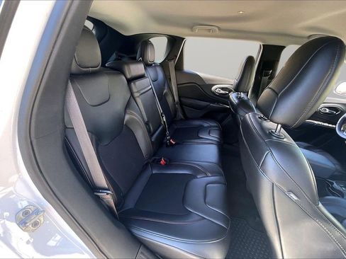 Used 2019 Jeep Cherokee Trailhawk w/ Comfort/Convenience Group image 24