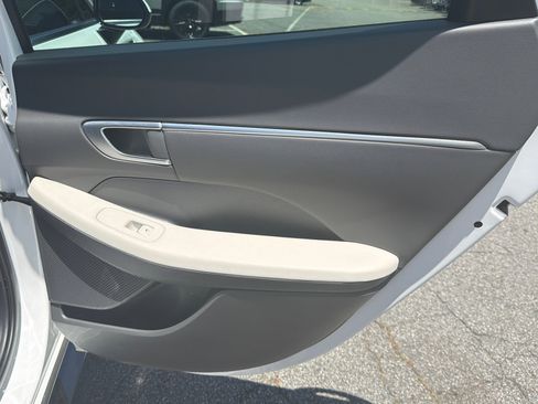 Used 2025 Hyundai Sonata SEL FWD image 17