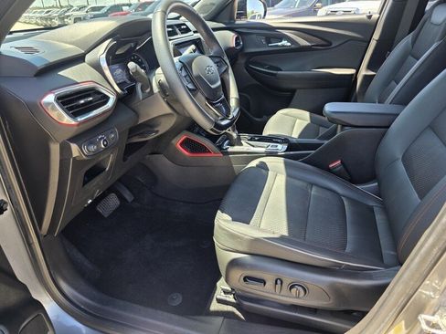 Used 2021 Chevrolet TrailBlazer RS w/ Technology Package FWD image 10
