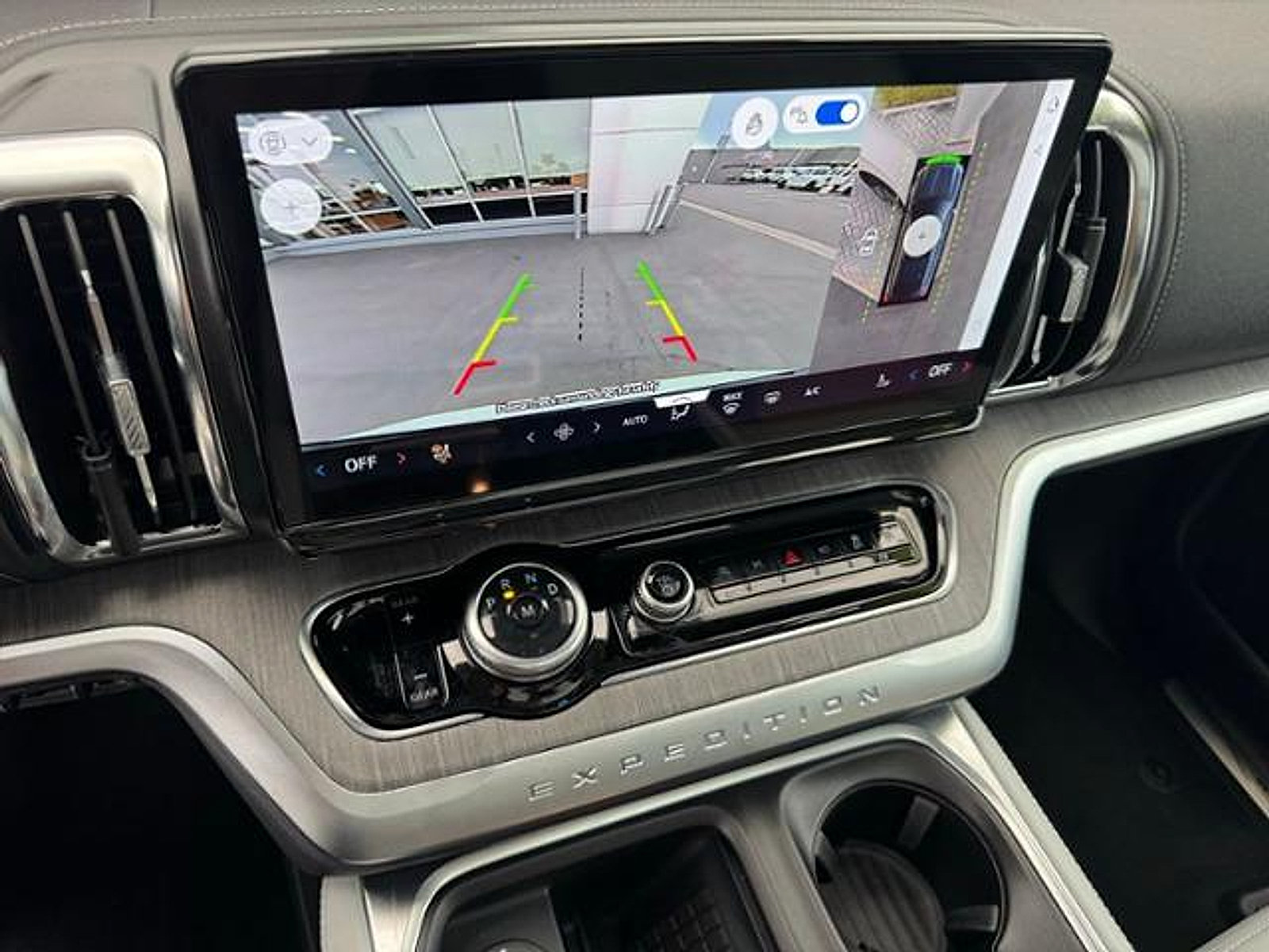 Used 2025 Ford Expedition Platinum w/ Platinum Ultimate Package AWD/4WD image 32