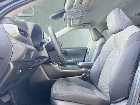 Used 2022 Toyota Highlander L image 9
