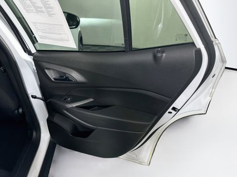 Used 2025 Chevrolet Trax LS FWD image 27