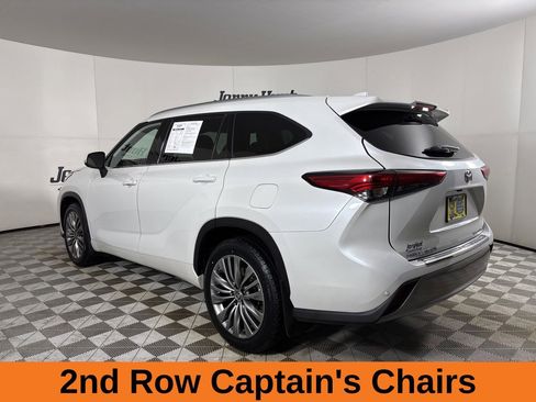 Used 2022 Toyota Highlander Platinum image 8