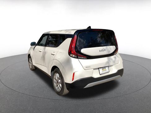 Used 2025 Kia Soul LX w/ LX Technology Package image 5