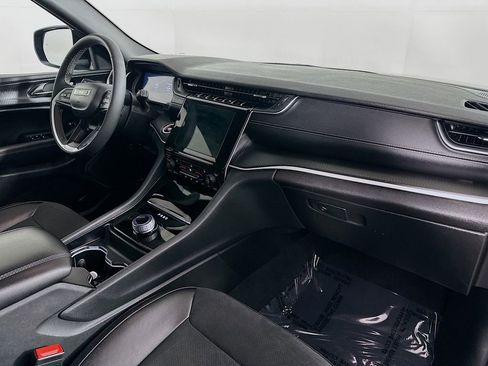 Certified 2024 Jeep Grand Cherokee Altitude image 40