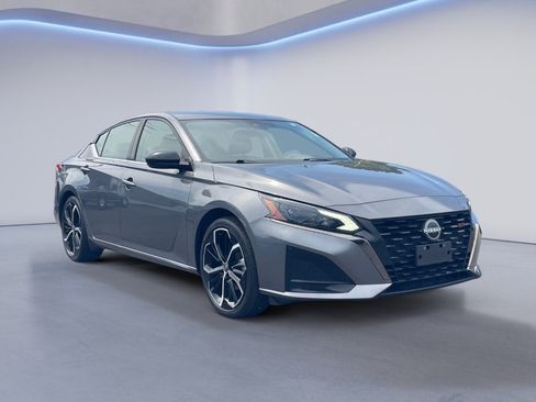 Used 2024 Nissan Altima 2.5 SR FWD image 1