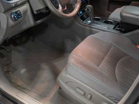 Used 2015 Chevrolet Traverse LT w/ Style and Technology Package image 24