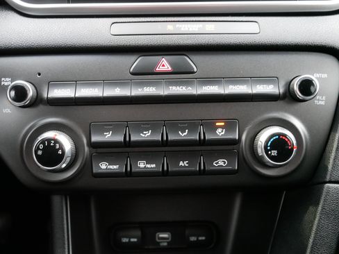 Certified 2020 Kia Sportage LX image 23