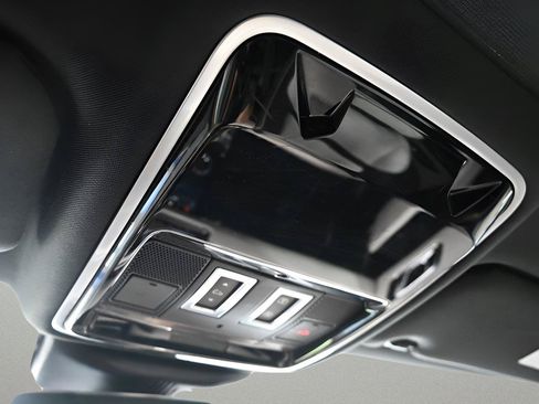 Used 2020 Land Rover Range Rover Velar R-Dynamic S AWD/4WD image 32