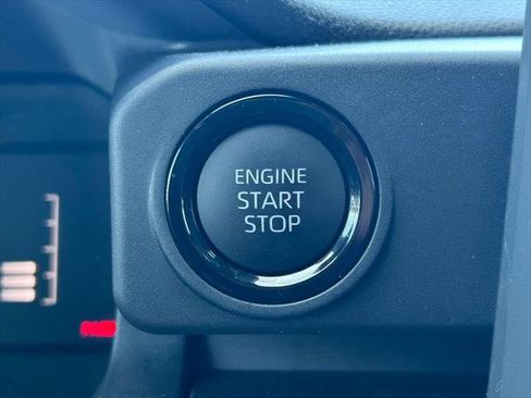 Certified 2025 Toyota Tacoma SR5 AWD/4WD image 25