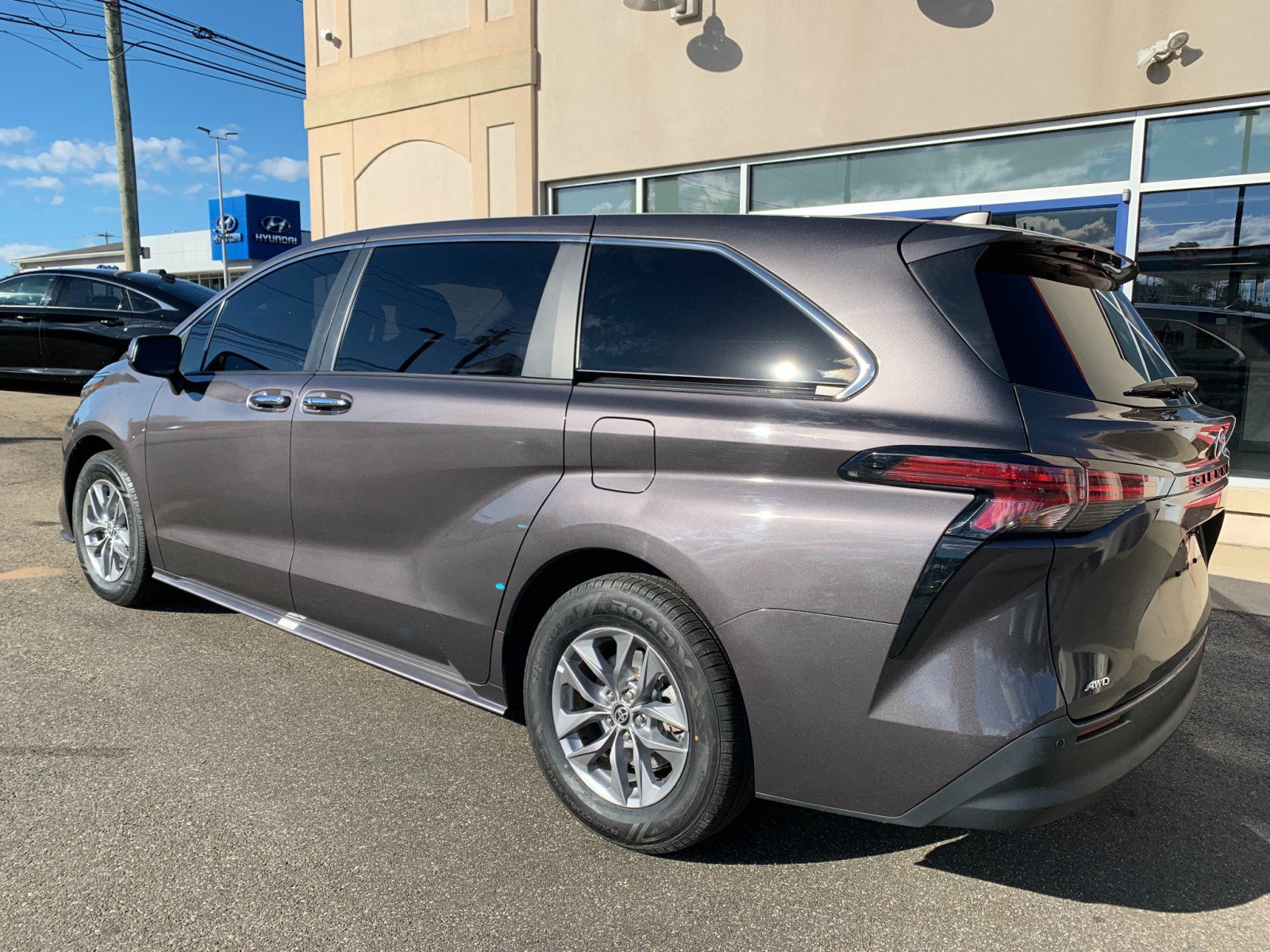 Used 2022 Toyota Sienna XLE AWD/4WD image 6