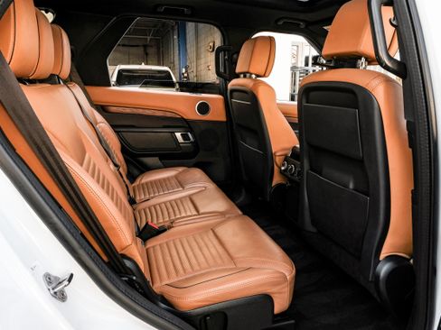 Used 2020 Land Rover Discovery HSE Luxury image 36