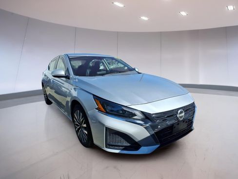 Used 2023 Nissan Altima 2.5 SV image 1