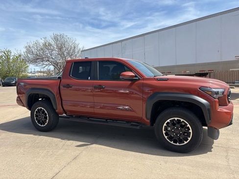 Used 2025 Toyota Tacoma TRD Off-Road w/ TRD Off Road Upgrade Package image 4