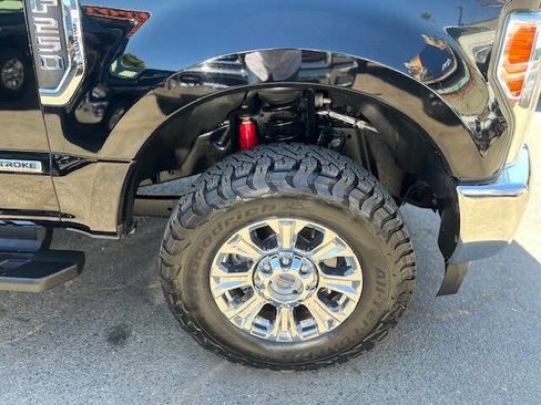 Used 2017 Ford F250 Lariat w/ Lariat Ultimate Package image 28