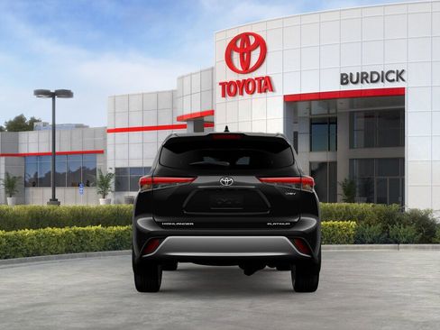 New 2026 Toyota Highlander Platinum AWD/4WD image 8