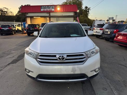 Used 2012 Toyota Highlander SE image 2