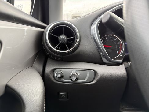 Used 2023 Chevrolet Blazer LT image 23