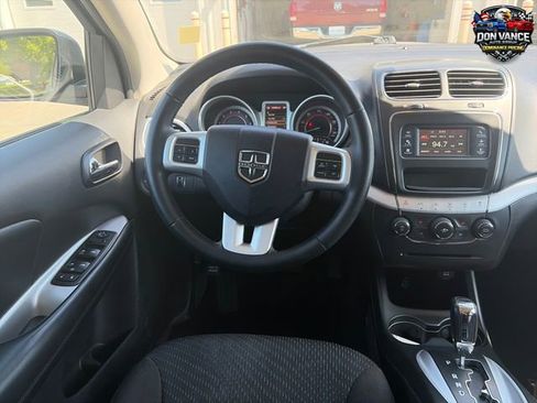 Used 2017 Dodge Journey SE w/ Flexible Seating Group FWD image 14