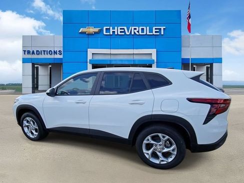 New 2026 Chevrolet Trax LS w/ LS Convenience Package FWD image 7