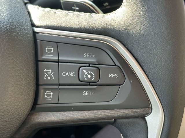 Certified 2024 Jeep Grand Cherokee Limited AWD/4WD image 31