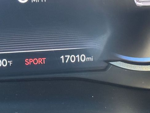 Used 2025 Genesis G70 2.5T image 40