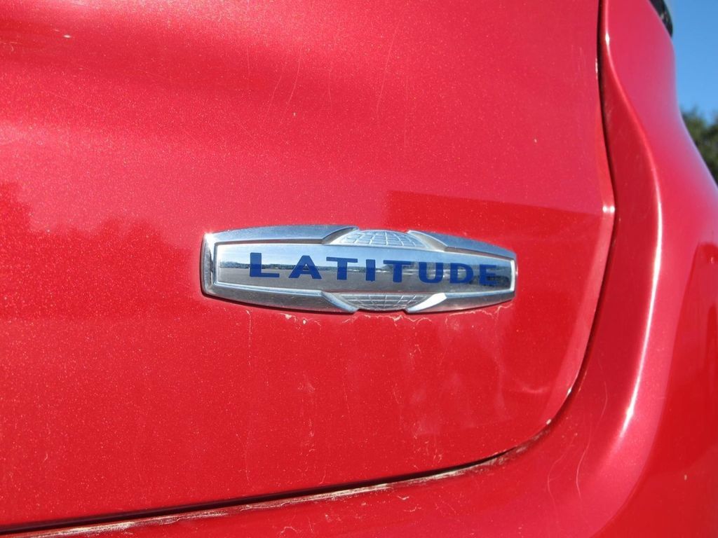 Used 2018 Jeep Compass Latitude w/ Popular Equipment Group FWD image 9