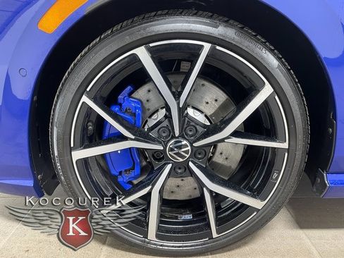 Used 2024 Volkswagen Golf R 2.0T image 7