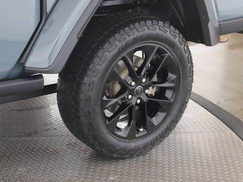 Used 2024 Jeep Gladiator Sport image 14