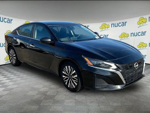 Used 2024 Nissan Altima 2.5 SV image 1