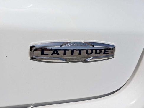 Used 2024 Jeep Compass Latitude AWD/4WD image 13