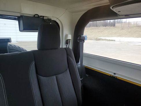 Used 2015 Jeep Wrangler Sahara image 15