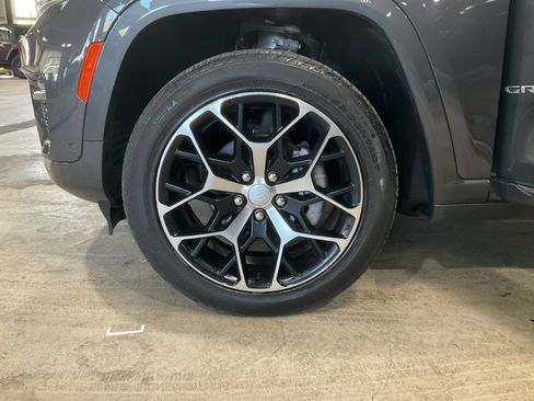 Used 2024 Jeep Grand Cherokee Summit AWD/4WD image 26