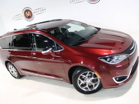 Used 2018 Chrysler Pacifica Limited FWD image 68